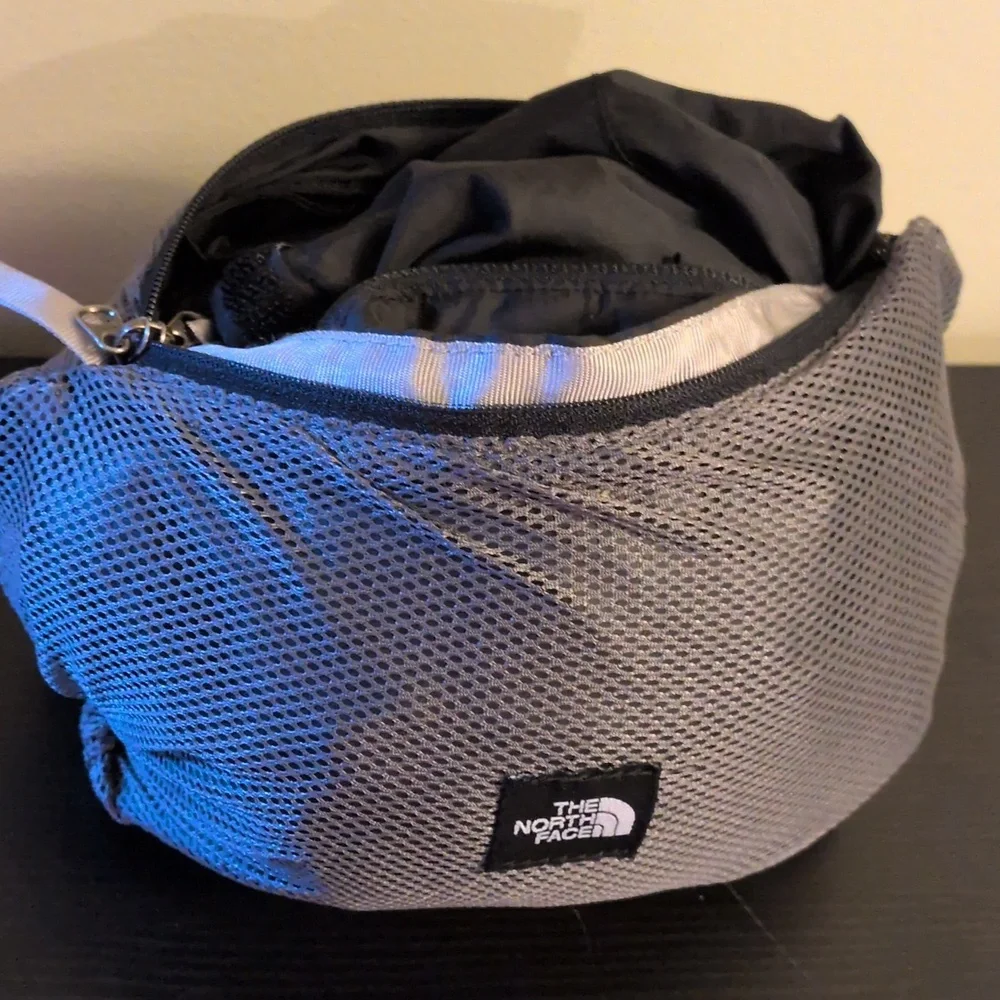 The North Face Packable Jacket In Black Women's  Size Medium Stow Pocket Pouch